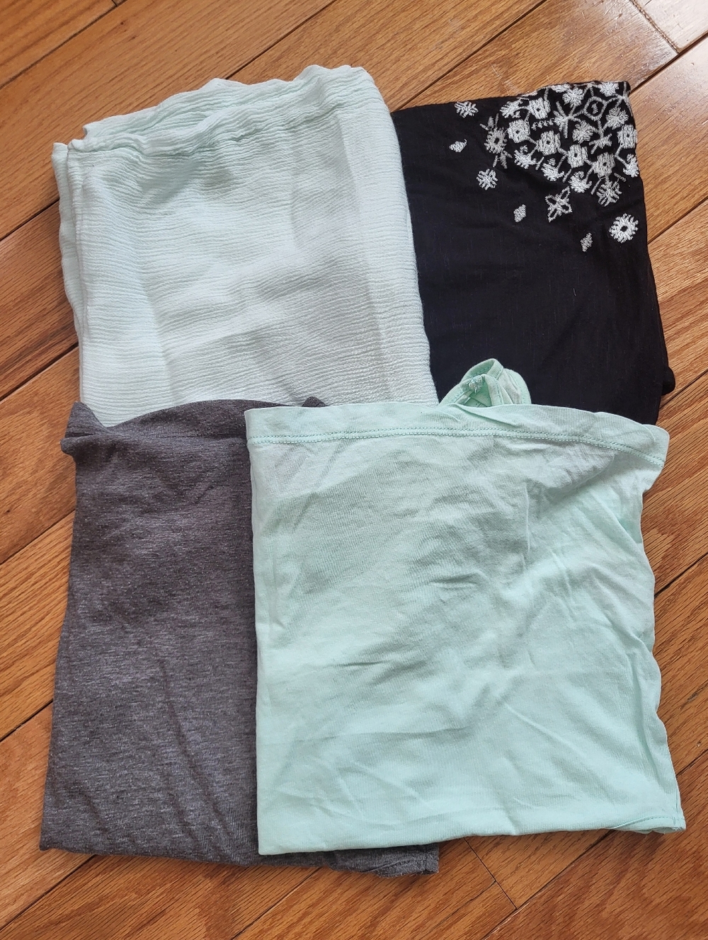 Lot Of 4 Flowy Tank Tops
